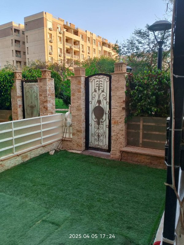 شقة ارضى بجاردن للايجار المفروش  بمدينتى بمنطقة (B7)
